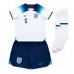 England John Stones #5 Replika babykläder Hemmaställ Barn VM 2022 Kortärmad (+ korta byxor)